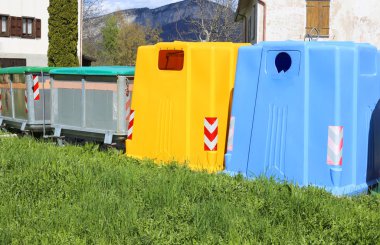 depo gözleri için atık kağıt toplama ve recyclabl konteynerler