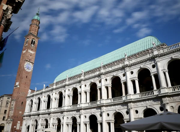 Vicenza, İtalya. Eski kule anıtın Bazilikası Pallad denilen — Stok fotoğraf
