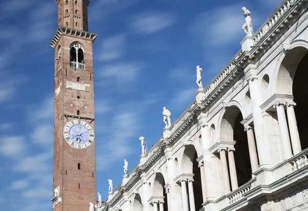 Vicenza, Italia. Antica Torre del Monumento chiamata Basilica Pallad — Foto Stock