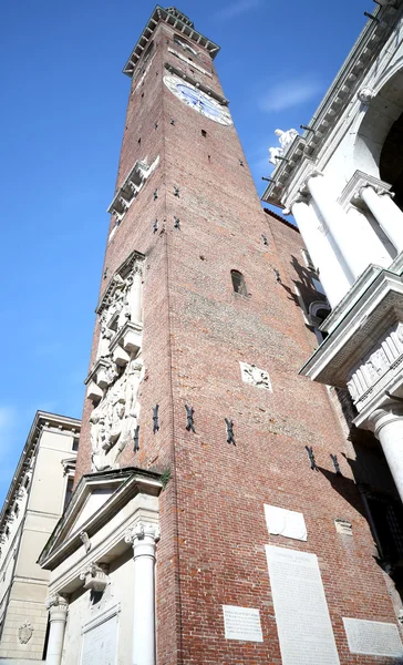 Vicenza, Italia. Ancient Tower of monument called Basilica Pallad — Stok Foto