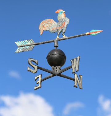  weathervane horoz yukarıda bir ok ve dört kardinal p ile
