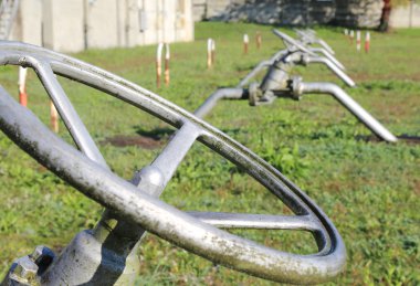 Iron gate valfleri kapatın veya doğal gaz açmak için akış 