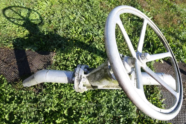 Valve for shutting off the pipe for the plant management — Stock Photo, Image