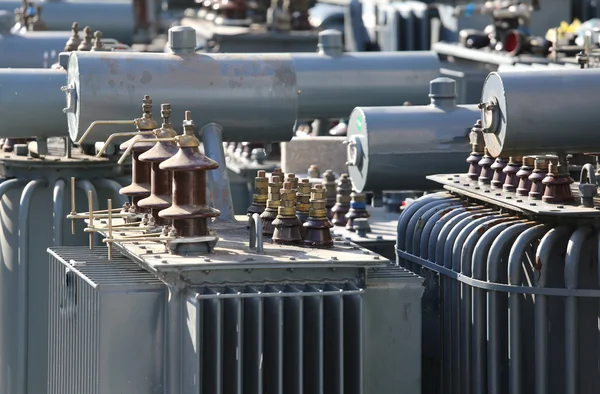 Özel atıklar için depolama elektrik gerilim transformatörleri — Stok fotoğraf