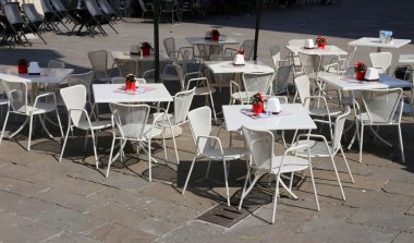 masa ve sandalye Avrupa şehir