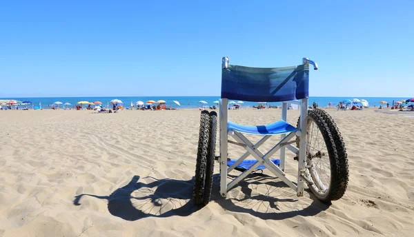 Isolerade rullstolar för personer med rörelsehinder — Stockfoto