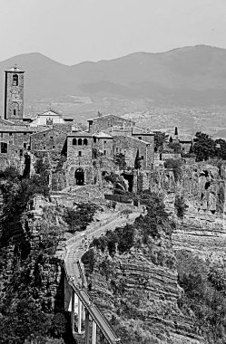 İtalya 'nın orta kesimindeki CIVITA DI BAGNO REGIO adlı antik İtalyan kasabasına bakınız.
