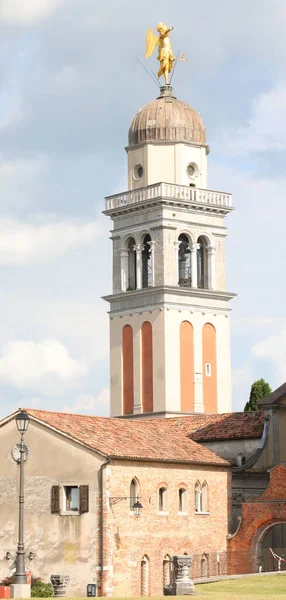 Ángel Oro Campanario Ciudad Udine Norte Italia —  Fotos de Stock