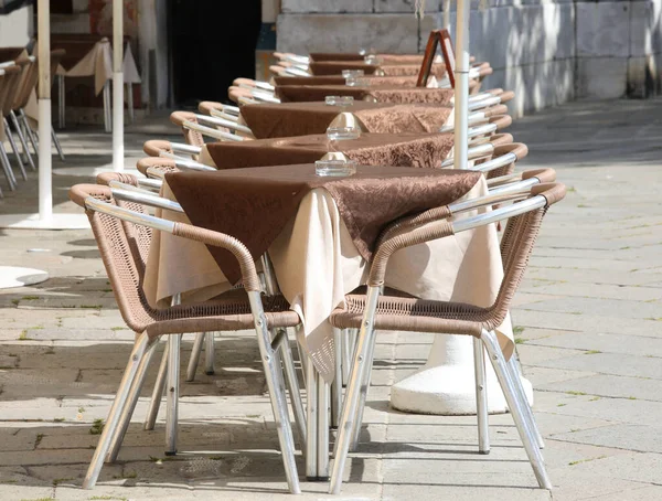 Empty Tables Alfresco Cafe Nobody Because Epidemic Coronavirus — Stock Photo, Image