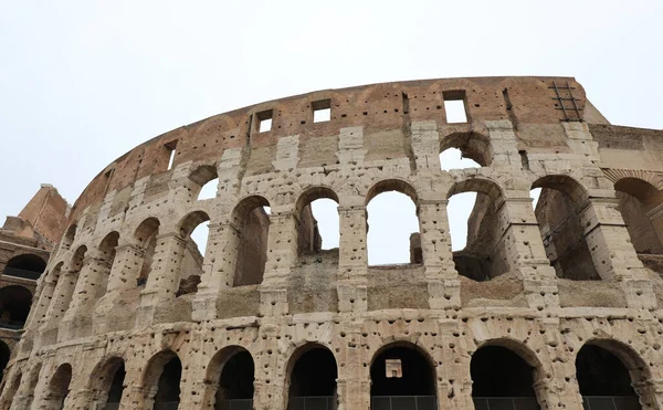 Vue Extérieure Majestueux Amphithéâtre Antique Colisée Dans Ville Italienne Rome — Photo