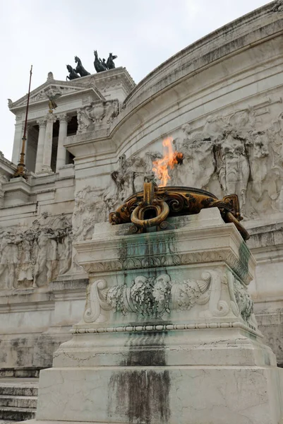 意大利罗马 2019年3月5日 罗马市中心一座名为 Altare Della Patria 的历史性纪念碑上这位无名士兵的永恒圣火 — 图库照片