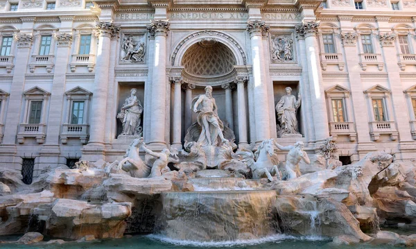 Estatuas Fuente Trevi Con Dios Neptuno Centro Roma Italia Sin —  Fotos de Stock