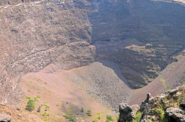 İtalya 'nın güneyindeki Napoli yakınlarındaki Vesuvius Volkanı krateri.