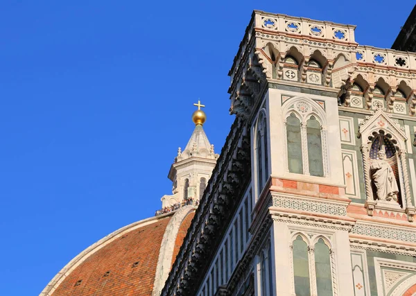Большой Купол Дуомо Золотой Сферой Над Наконечником Флоренции Центральной Италии — стоковое фото