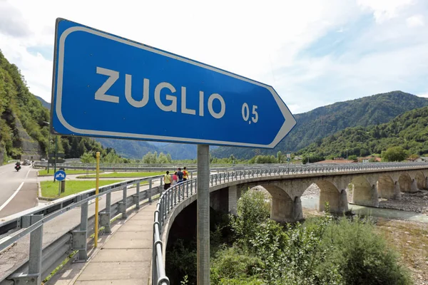 Road Sign Directions Reach Small Village Called Zuglio Italy Long — Stock Photo, Image