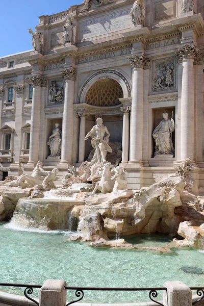Ancient Monument Called Trevi Fountain Center Rome Statue Neptune Tourists — Stock Photo, Image