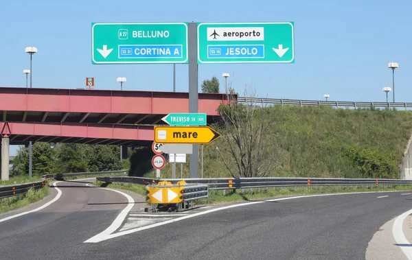 Crossroads Motorway Directions Reach Seaside Resorts Northern Italy Text Mare — Stock Photo, Image