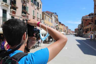 Genç fotoğrafçı, Coronavirus yüzünden terk edilmiş Venedik 'ten hatıra fotoğrafı çek.