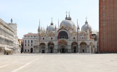 Saint Mark Meydanı İtalya 'da Piazza San Marco olarak da bilinir.