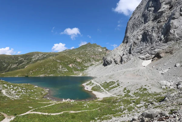 Adembenemend Panorama Met Het Prachtige Bergmeer Lago Volaia Grens Tussen — Stockfoto