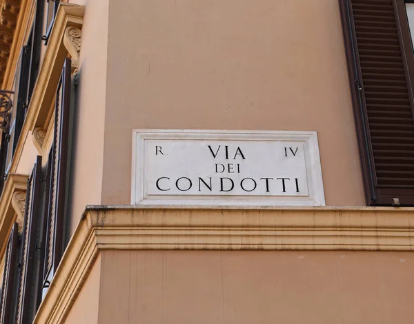 Многие Улицы Риме Condotti Знамениты Своими Многочисленными Магазинами Роскоши Высокой — стоковое фото