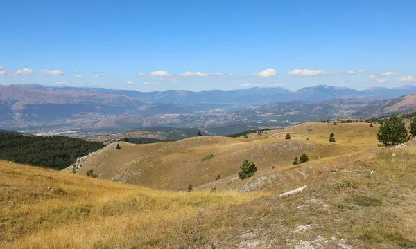 Широкая Панорама Апеннинов Регионе Абруццо Центральной Италии Солнечный Летний День — стоковое фото