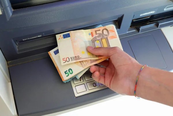 Veel Bankbiljetten Van Euro Die Net Van Geldautomaat Van Automatische — Stockfoto