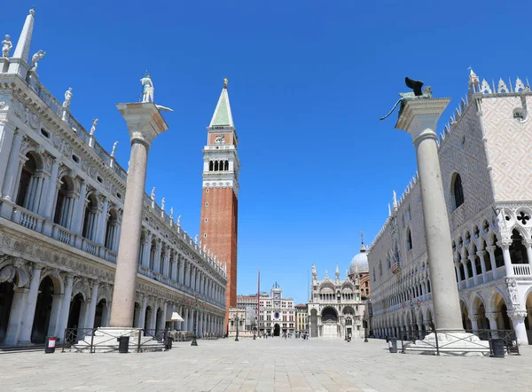 마르코 Piazza Saint Mark 근처에 베네치아 풍경은 자물쇠 마을을 코로나 — 스톡 사진