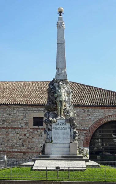 Lazise Italia Junio 2021 Monumento Los Soldados Caídos Lengua Italiana — Foto de Stock