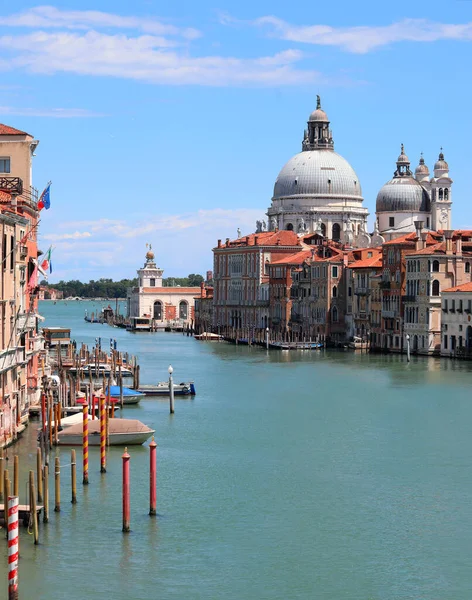 Kościół Canal Grande Wenecji Bez Łodzi Ludzi Podczas Zamknięcia — Zdjęcie stockowe