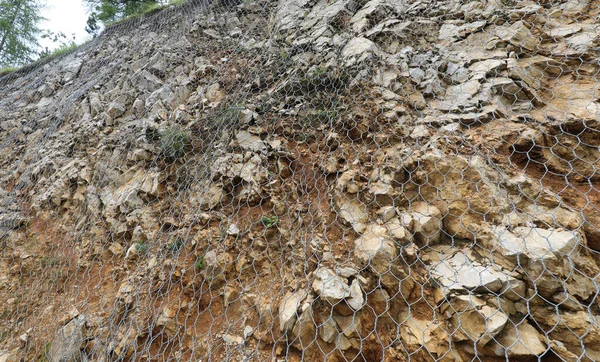 Stabiles Eisengitter Das Den Berg Einhüllt Erdrutsche Und Zufällige Steinschläge — Stockfoto