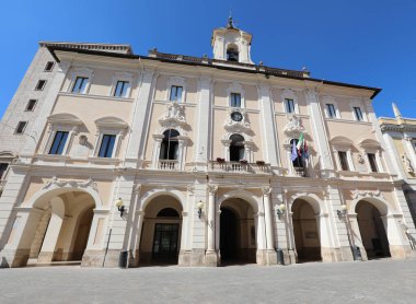 Rieti, RI, İtalya - 19 Ağustos 2020: İtalyan Langauge 'unda Municipio olarak da anılan Belediye Sarayı