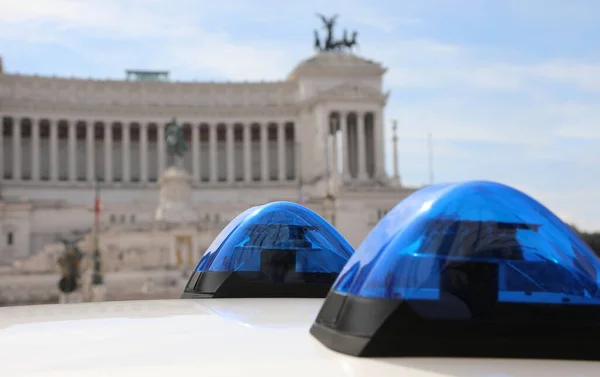 Roma Italia Agosto 2020 Sirenas Azules Policía Monumento Antiguo Llamado — Foto de Stock