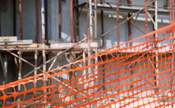 Filet Plastique Orange Pour Protection Chantier Lors Rénovation Bâtiment Avec — Photo