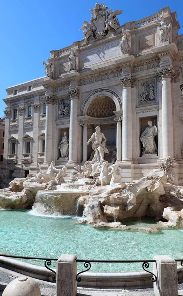 Very Huge Fountain Trevi Rome Italy People Lockdown Vertical — Stock Photo, Image