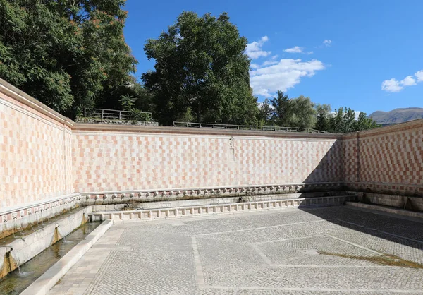 Pohled Fontánu Názvem Fontana Delle Cannelle Městě Aquila Střední Itálii — Stock fotografie