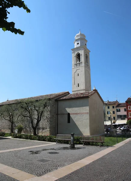 Bell Tower Church Town Called Lazise Shores Lake Garda Veneto — Stock Photo, Image