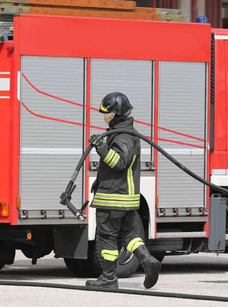 Firefighter Uniform Helmet Who Puts Away Hose Intervention Extinguish Fire — Stock Photo, Image