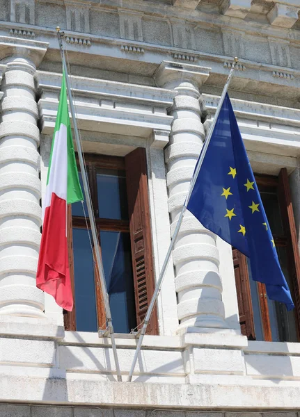 Italská Evropská Vlajka Starém Paláci Během Setkání — Stock fotografie
