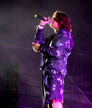 Vicenza, VI, İtalya - 7 Eylül 2021: SANGIOVANNI Canlı Konserde ünlü genç İtalyan şarkıcı