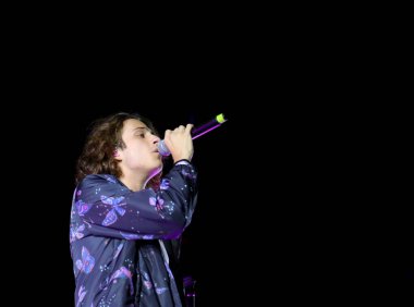 Vicenza, VI, İtalya - 7 Eylül 2021: SANGIOVANNI Canlı Konserde ünlü genç İtalyan şarkıcı