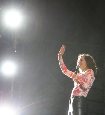 Vicenza, VI, İtalya - 7 Eylül 2021: MADAME Canlı Konserde ünlü genç İtalyan şarkıcı