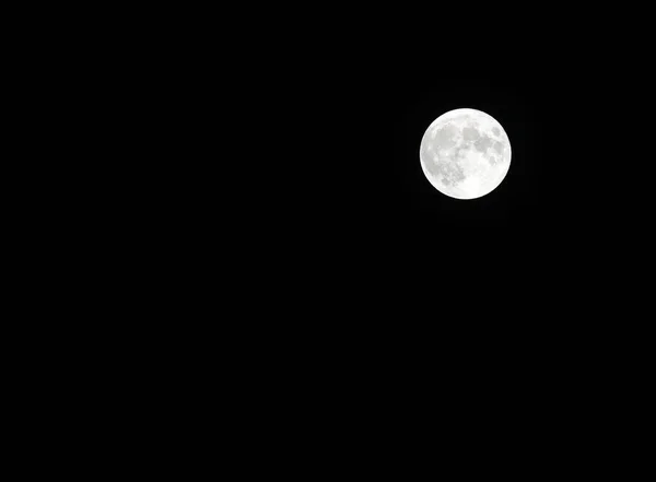 Bulan Putih Besar Langit Hitam Tanpa Bintang Tengah Malam — Stok Foto