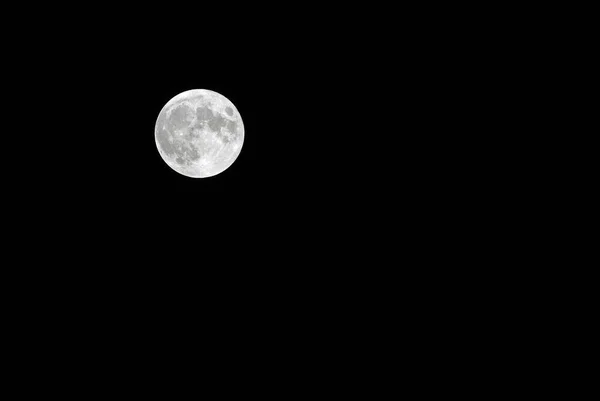 Brillante Gran Luna Super Llena Cielo Negro Medianoche Sin Las — Foto de Stock