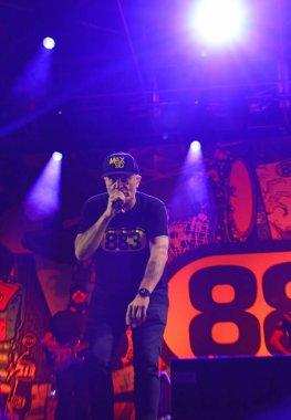 Vicenza, VI, İtalya - 11 Eylül 2021: MAX PEZZZALI 883 konser grubunun ünlü İtalyan şarkıcısı