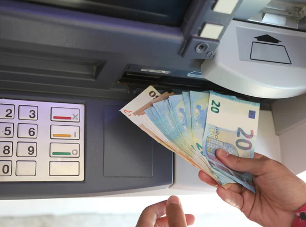 Hand Who Withdraw Euro Money Banknotes Cash Machine — Stock Photo, Image