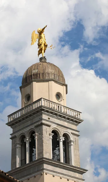 Gran Ángel Oro Sobre Campanario Ciudad Udine Región Friuli Norte — Foto de Stock