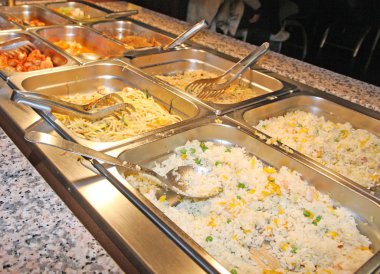 Spagetti pirinç tepsiye