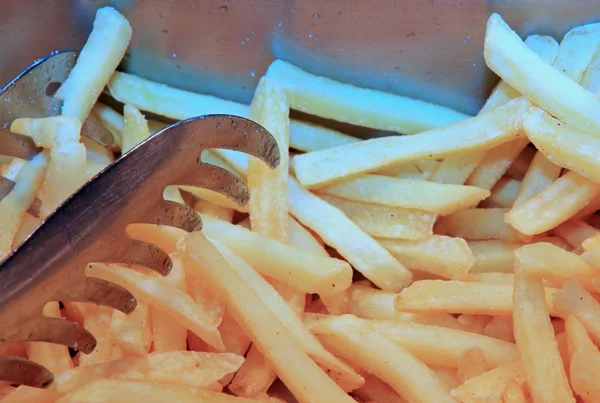 Frites vendues au restaurant à prendre comme si elle le voulait — Photo