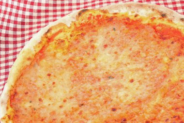 Pizza margherita domates ve mozzarella ile